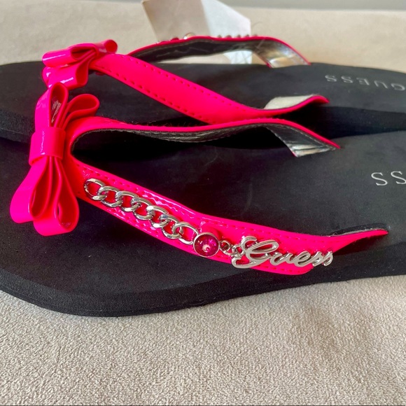 🆕 GUESS FLIP-FLOPS - Picture 1 of 3
